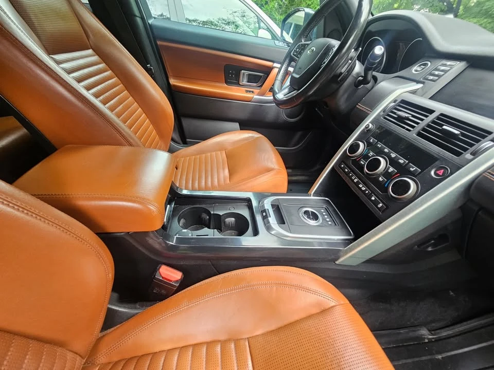 2017 Land Rover Discovery 5th Gen - Image 7 of 20