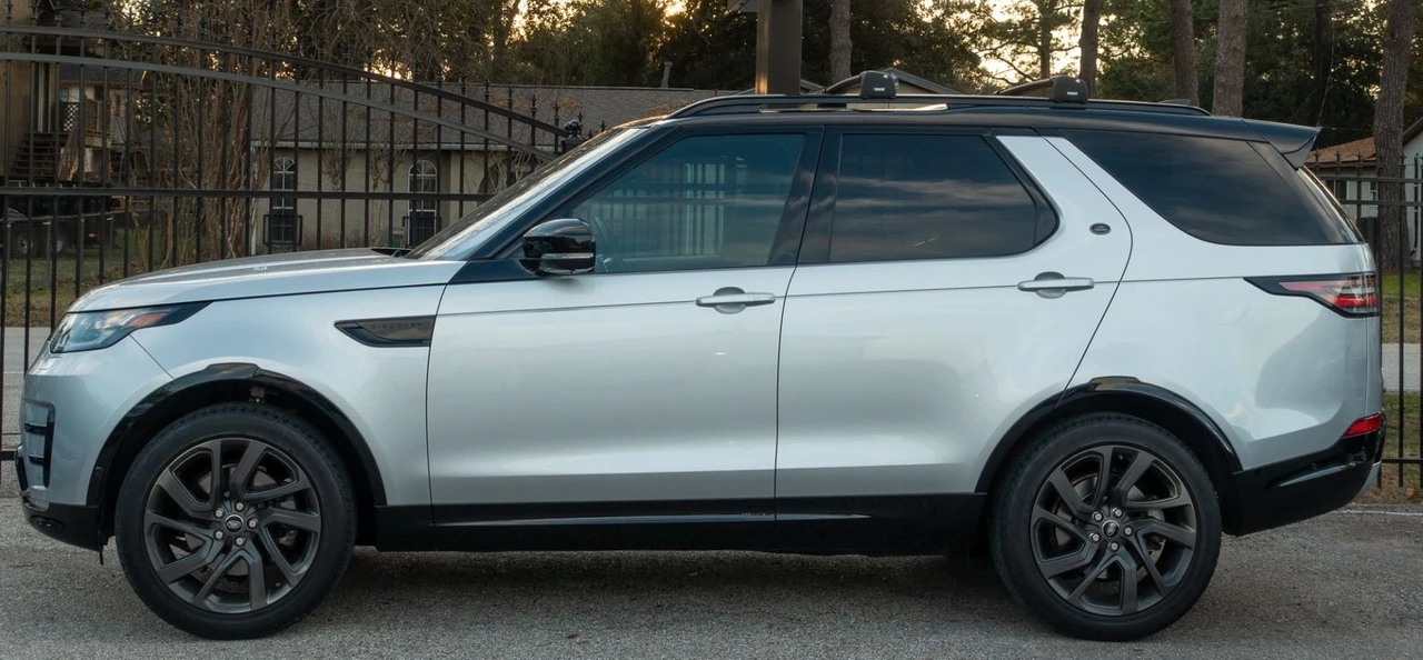 2017 Land Rover Discovery 5th Gen - Image 3 of 12
