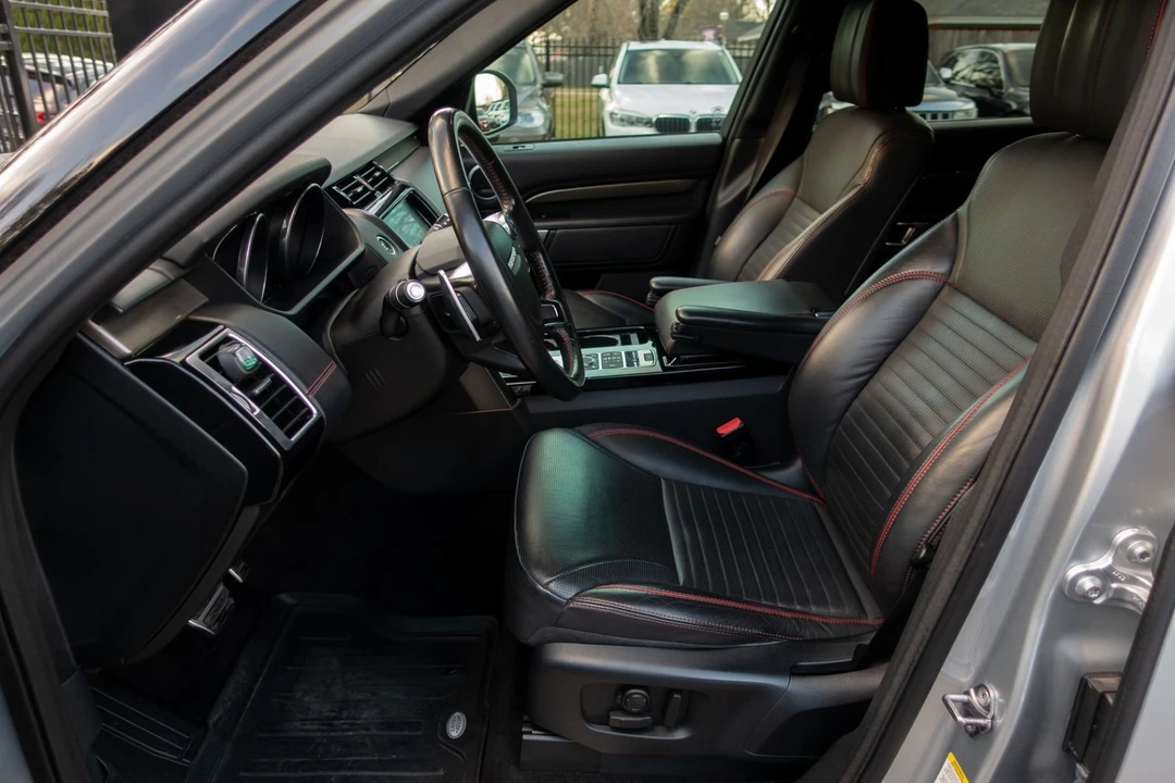 2017 Land Rover Discovery 5th Gen - Image 9 of 12
