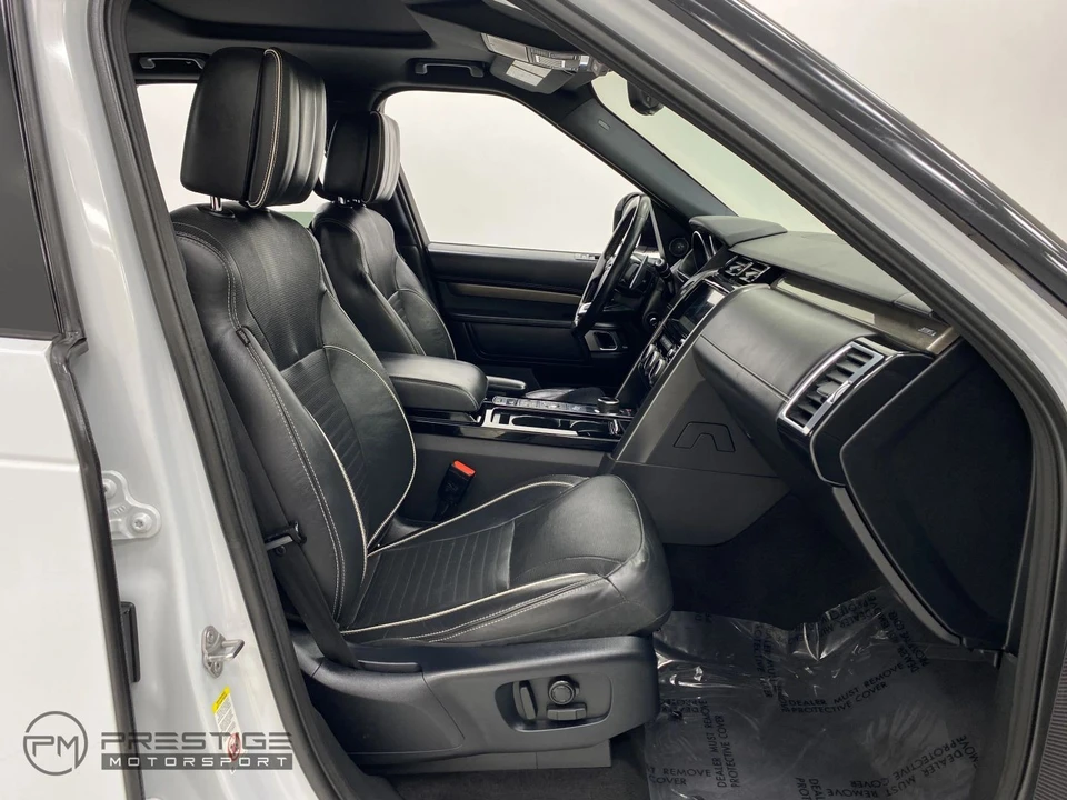 2017 Land Rover Discovery 5th Gen - Image 14 of 31