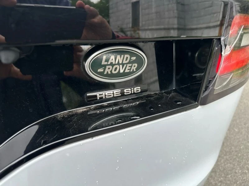 2017 Land Rover Discovery 5th Gen - Image 9 of 12