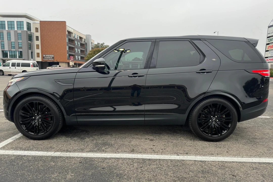 2017 Land Rover Discovery 5th Gen - Image 3 of 31
