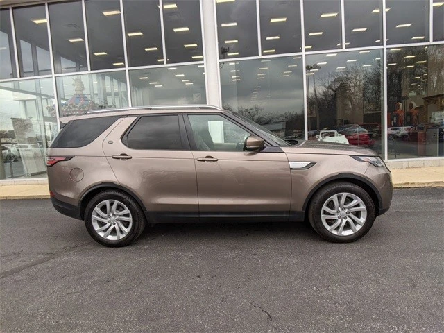 2017 Land Rover Discovery 5th Gen - Image 9 of 12