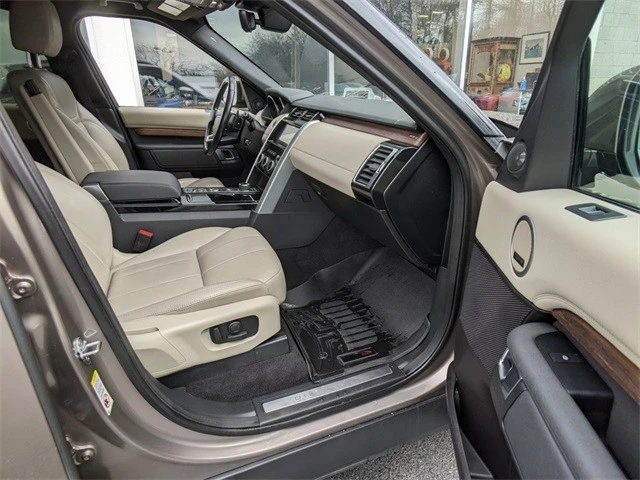 2017 Land Rover Discovery 5th Gen - Image 11 of 12