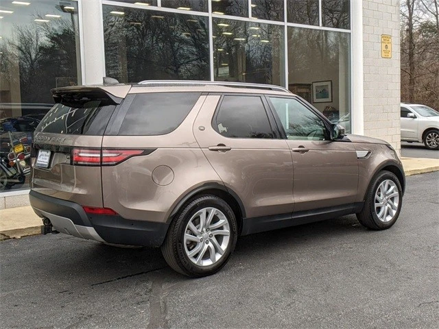 2017 Land Rover Discovery 5th Gen - Image 8 of 12