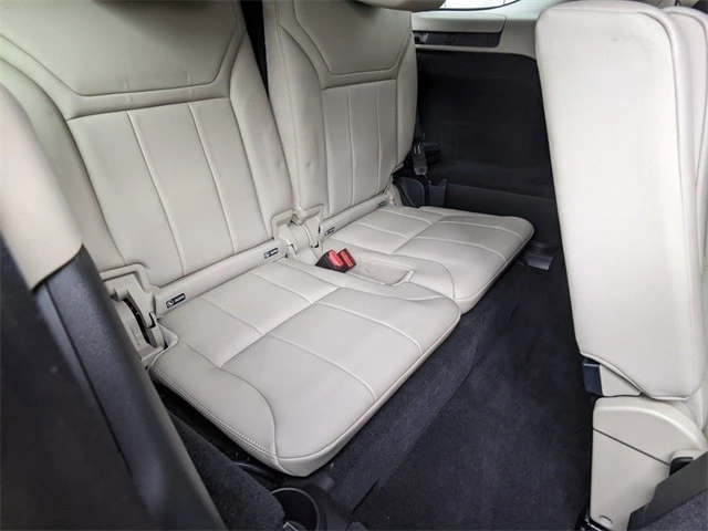 2017 Land Rover Discovery 5th Gen - Image 13 of 21