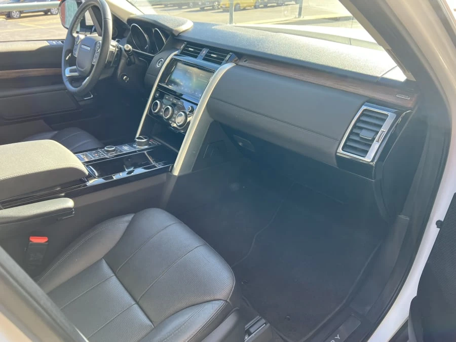 2017 Land Rover Discovery 5th Gen - Image 7 of 12