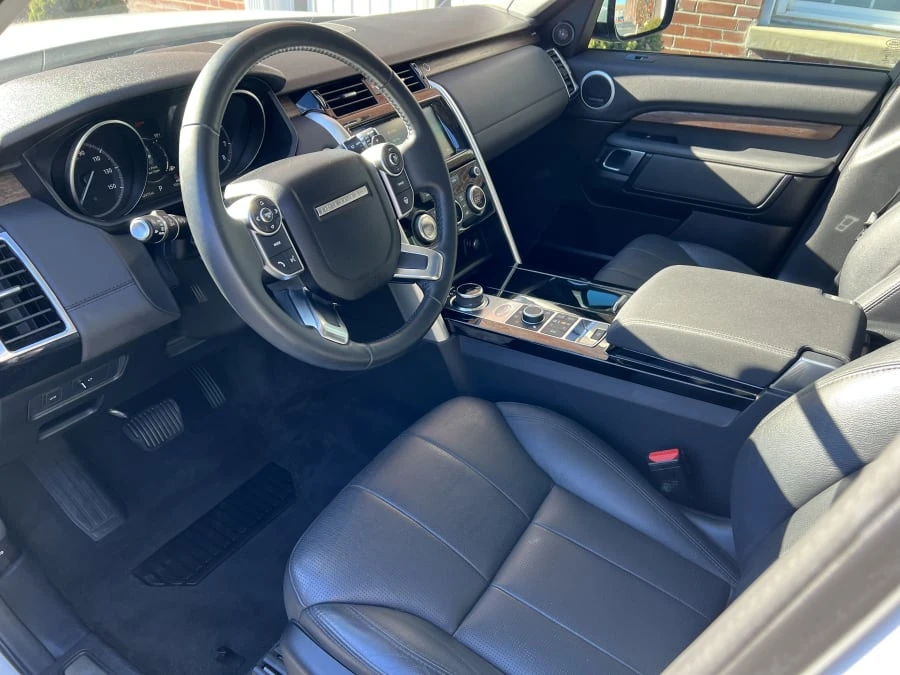 2017 Land Rover Discovery 5th Gen - Image 4 of 12