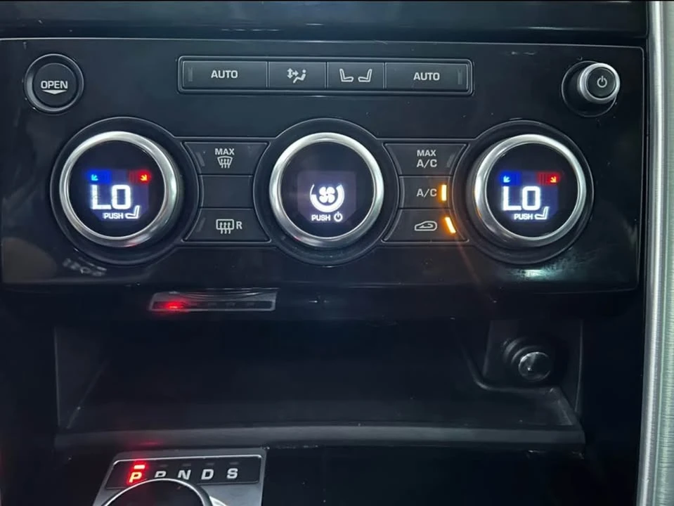 2017 Land Rover Discovery 5th Gen - Image 10 of 15