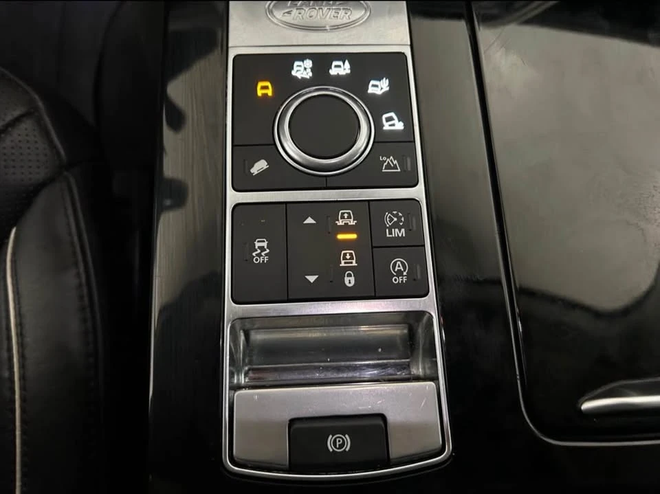 2017 Land Rover Discovery 5th Gen - Image 9 of 15