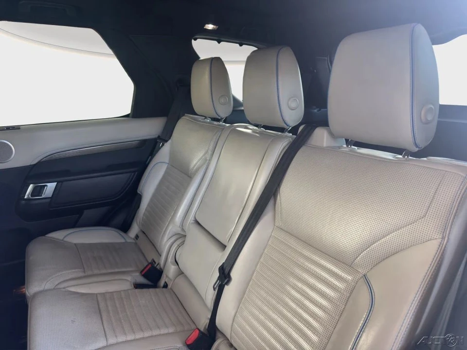 2017 Land Rover Discovery 5th Gen - Image 14 of 21