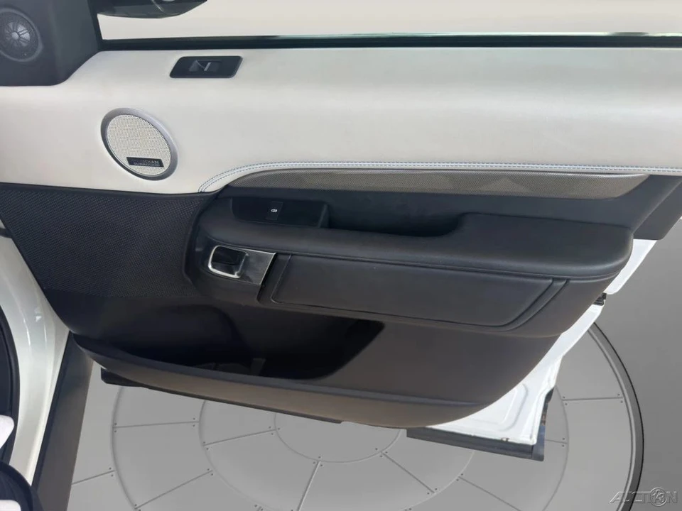 2017 Land Rover Discovery 5th Gen - Image 18 of 21