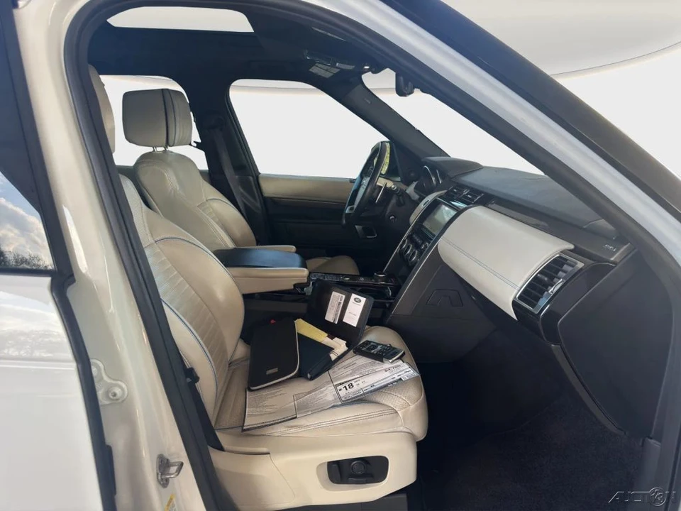 2017 Land Rover Discovery 5th Gen - Image 19 of 21