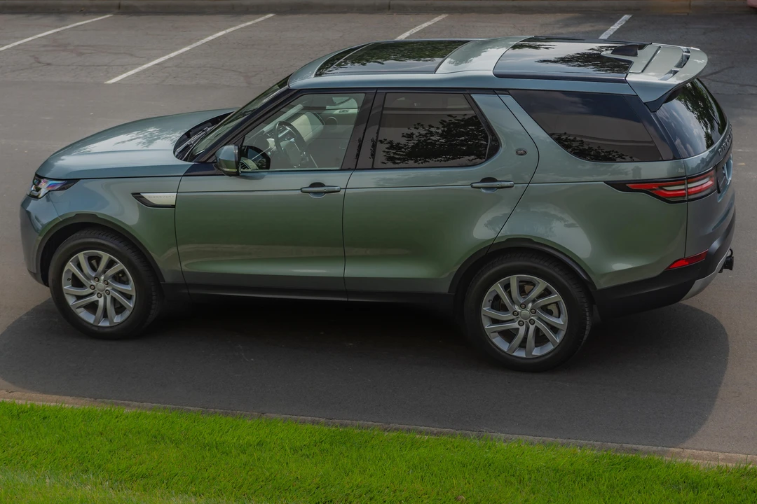 2017 Land Rover Discovery 5th Gen - Image 10 of 31