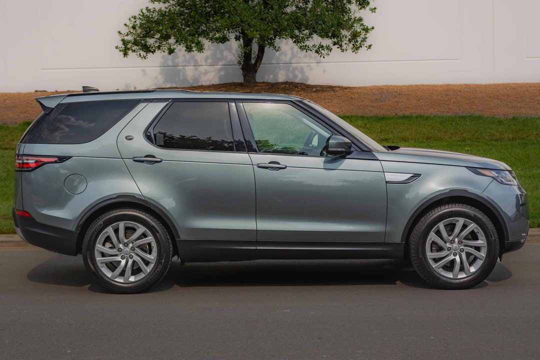2017 Land Rover Discovery 5th Gen - Image 3 of 31