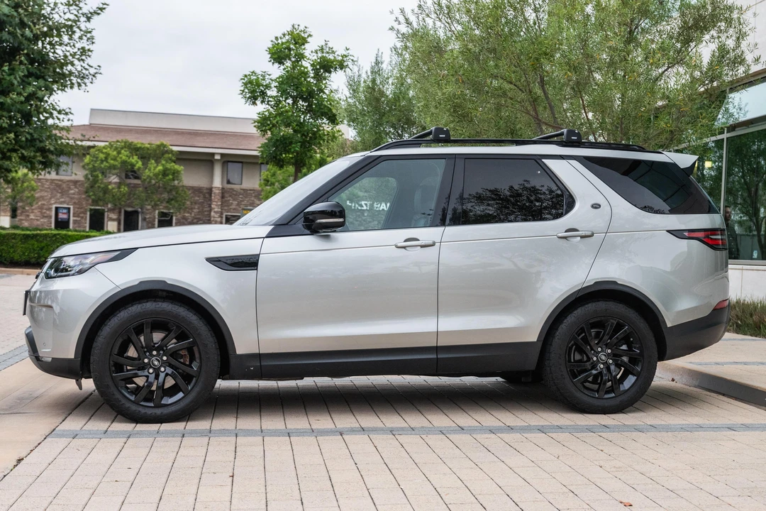 2017 Land Rover Discovery 5th Gen - Image 8 of 31