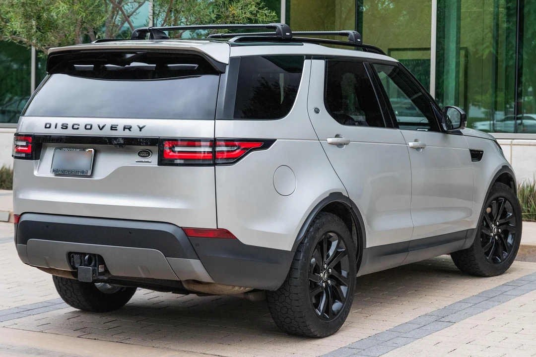2017 Land Rover Discovery 5th Gen - Image 4 of 31