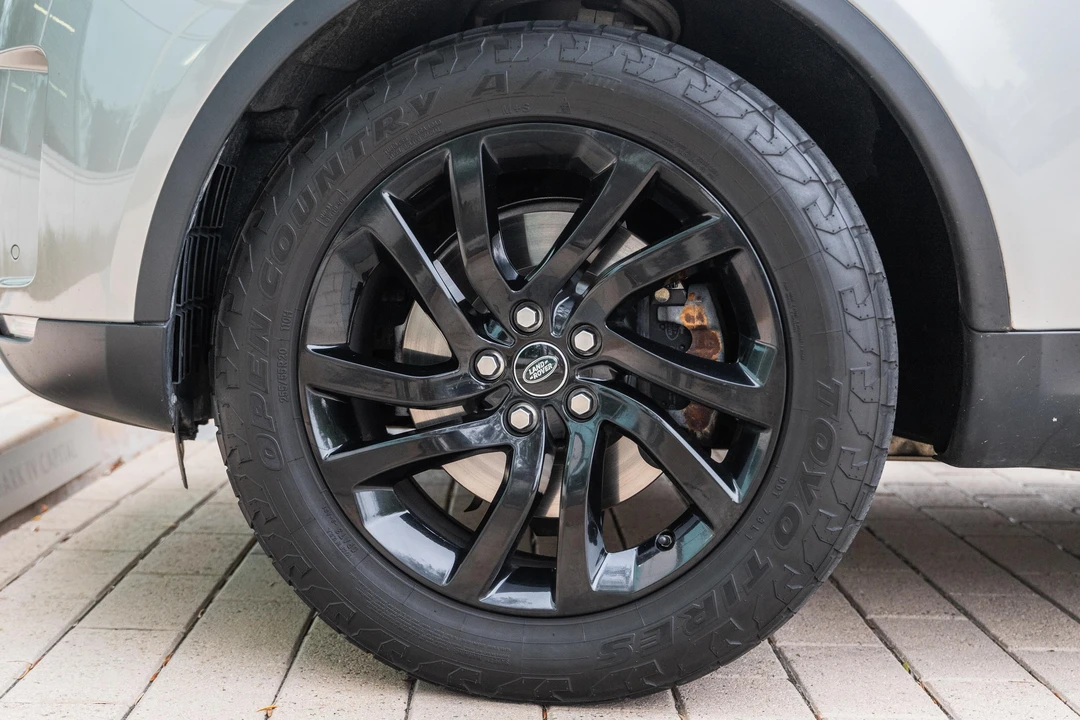 2017 Land Rover Discovery 5th Gen - Image 27 of 31