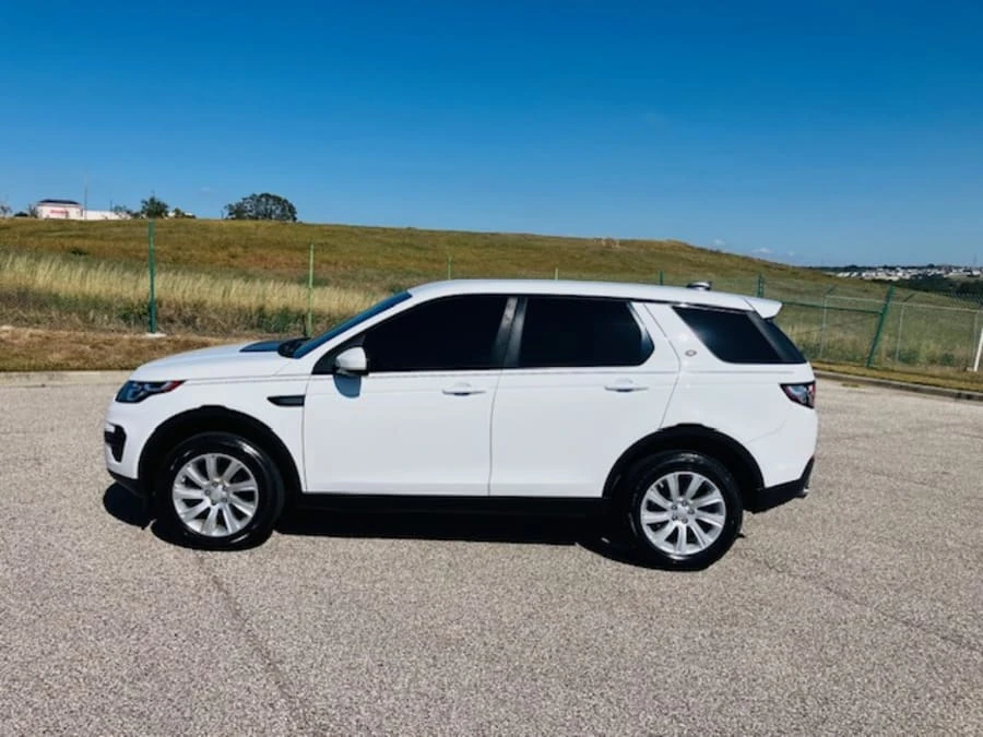 2017 Land Rover Discovery 5th Gen - Image 6 of 9