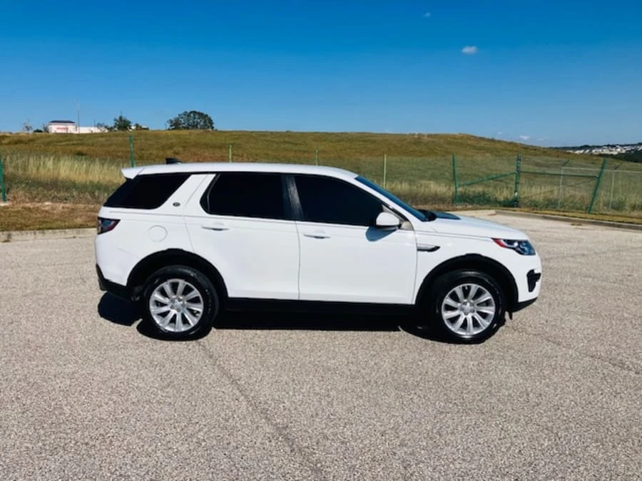 2017 Land Rover Discovery 5th Gen - Image 2 of 9