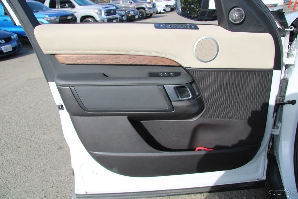 2017 Land Rover Discovery 5th Gen - Image 16 of 21