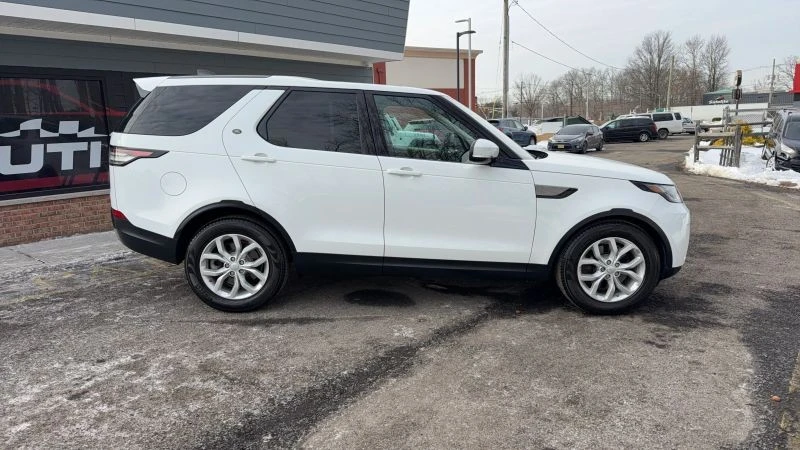 2017 Land Rover Discovery 5th Gen - Image 4 of 12