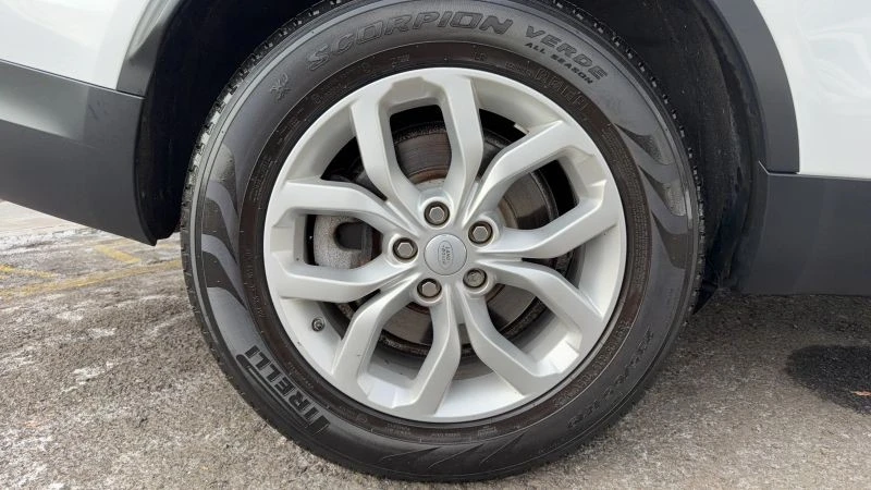 2017 Land Rover Discovery 5th Gen - Image 11 of 12