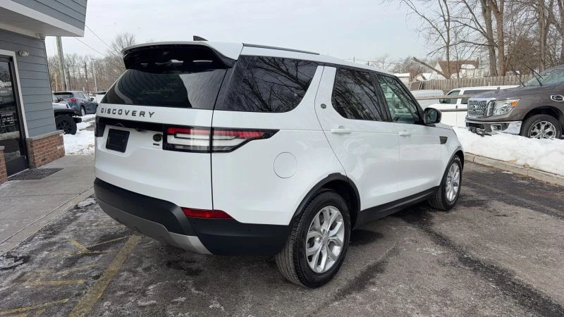 2017 Land Rover Discovery 5th Gen - Image 5 of 12