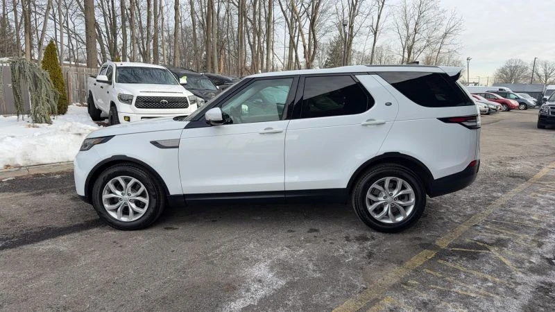 2017 Land Rover Discovery 5th Gen - Image 8 of 12