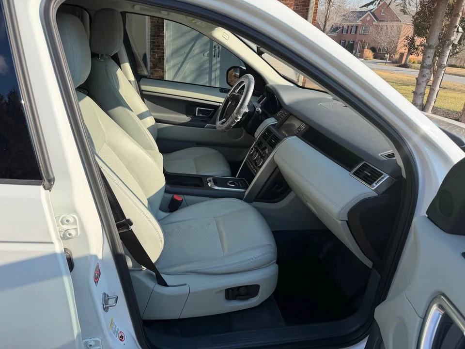 2017 Land Rover Discovery 5th Gen - Image 5 of 11