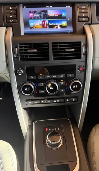 2017 Land Rover Discovery 5th Gen - Image 9 of 11
