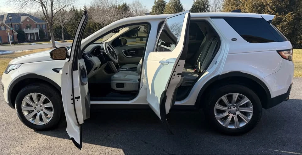 2017 Land Rover Discovery 5th Gen - Image 6 of 11