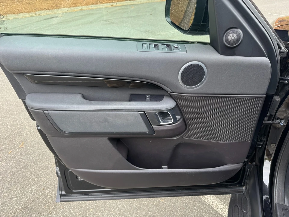 2017 Land Rover Discovery 5th Gen - Image 19 of 21