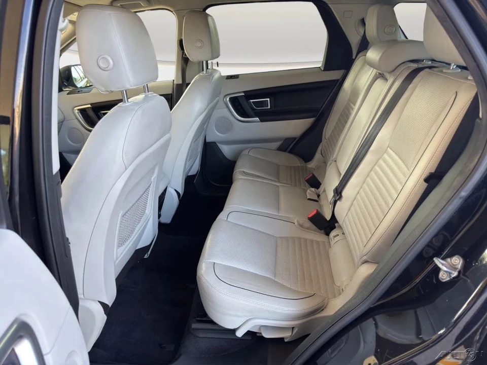 2017 Land Rover Discovery 5th Gen - Image 14 of 21