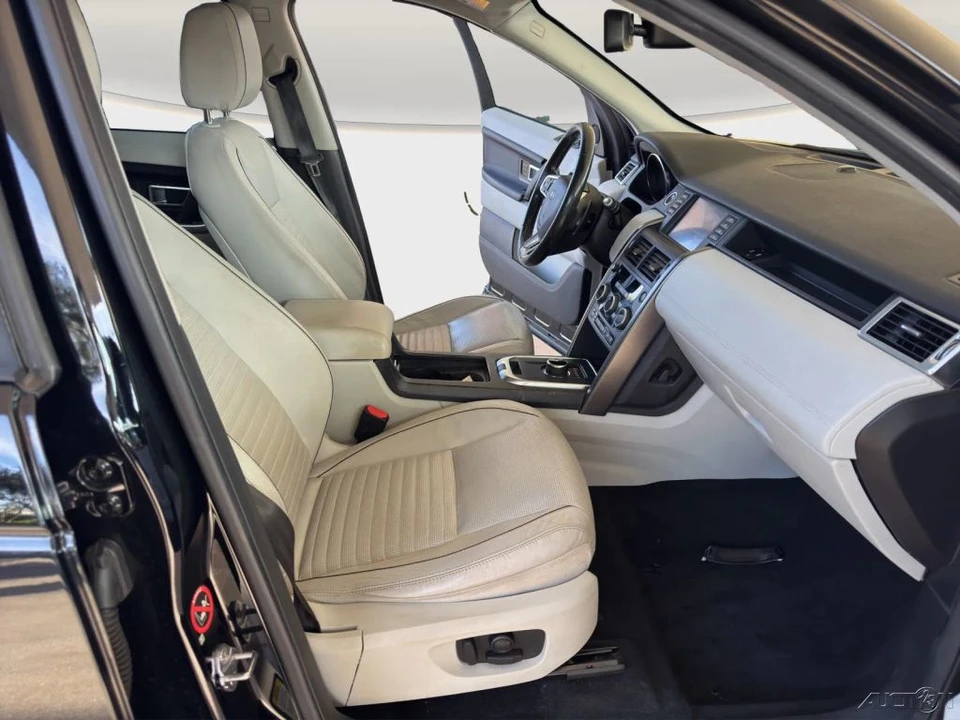 2017 Land Rover Discovery 5th Gen - Image 19 of 21