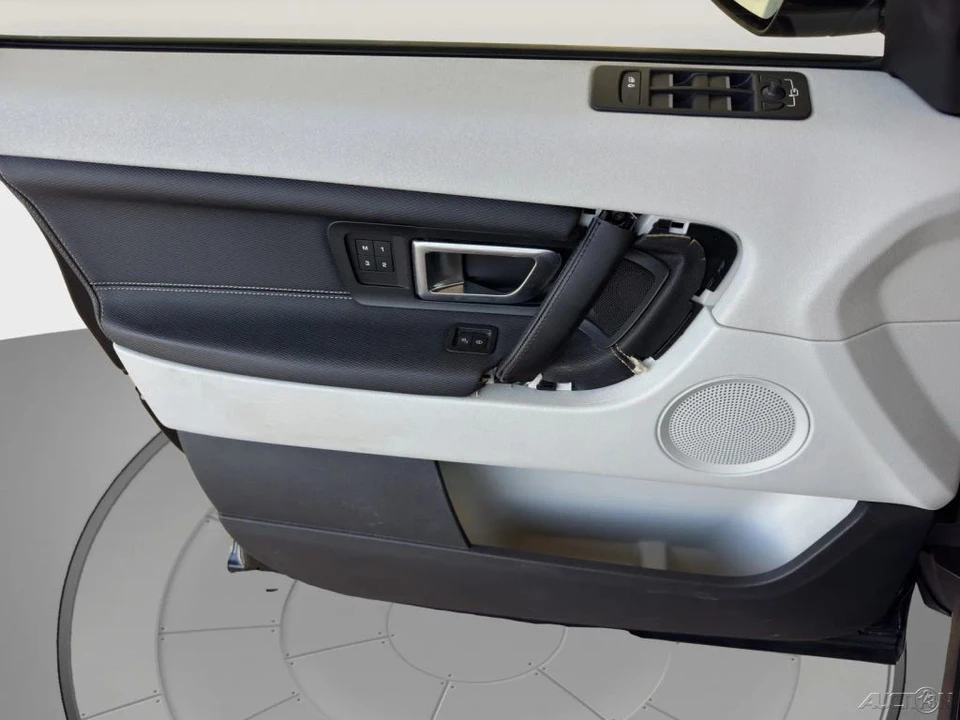 2017 Land Rover Discovery 5th Gen - Image 13 of 21