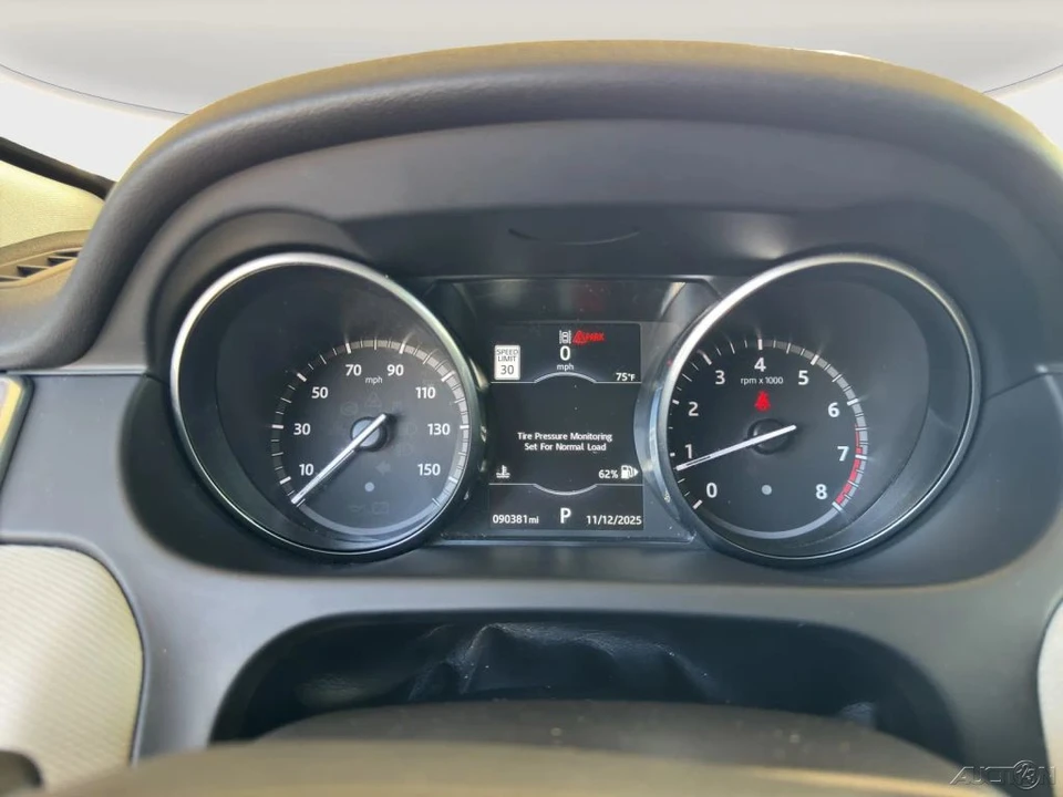 2017 Land Rover Discovery 5th Gen - Image 11 of 21