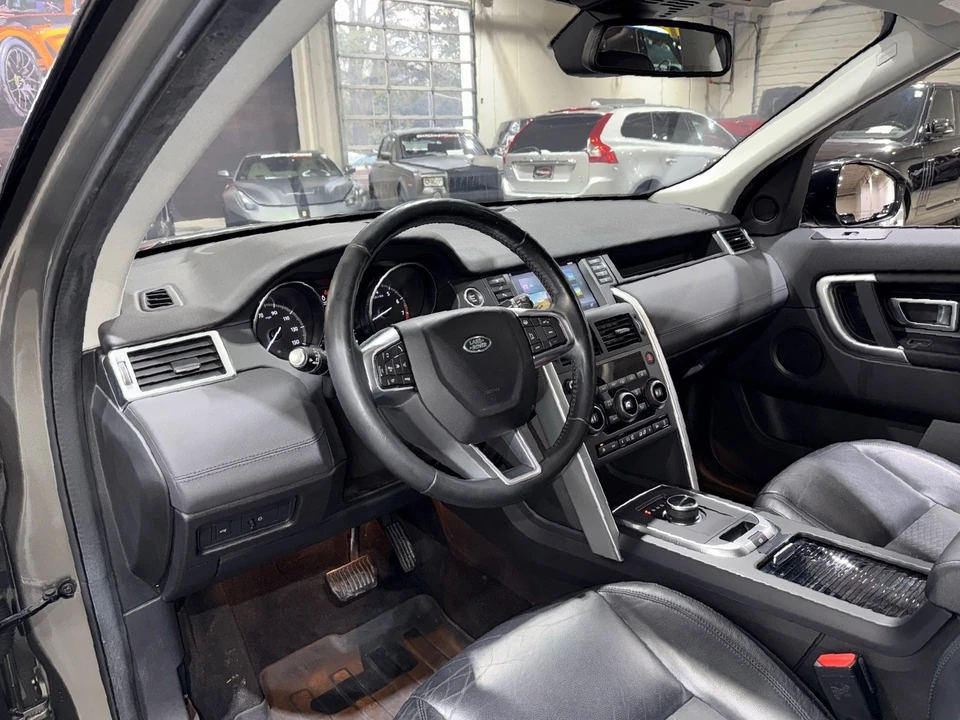 2017 Land Rover Discovery 5th Gen - Image 7 of 12