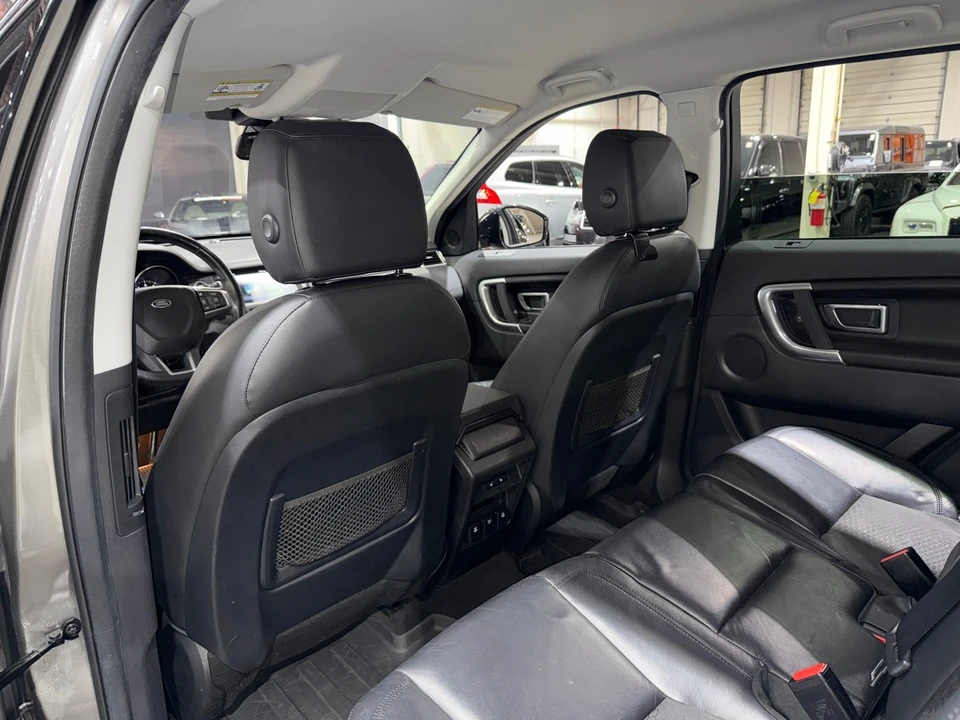 2017 Land Rover Discovery 5th Gen - Image 11 of 12