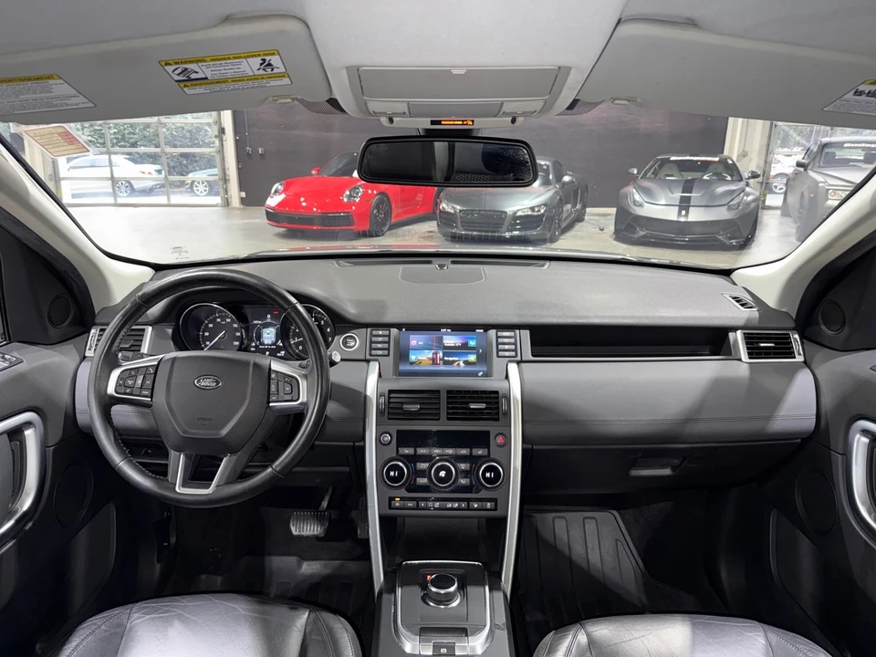 2017 Land Rover Discovery 5th Gen - Image 8 of 12