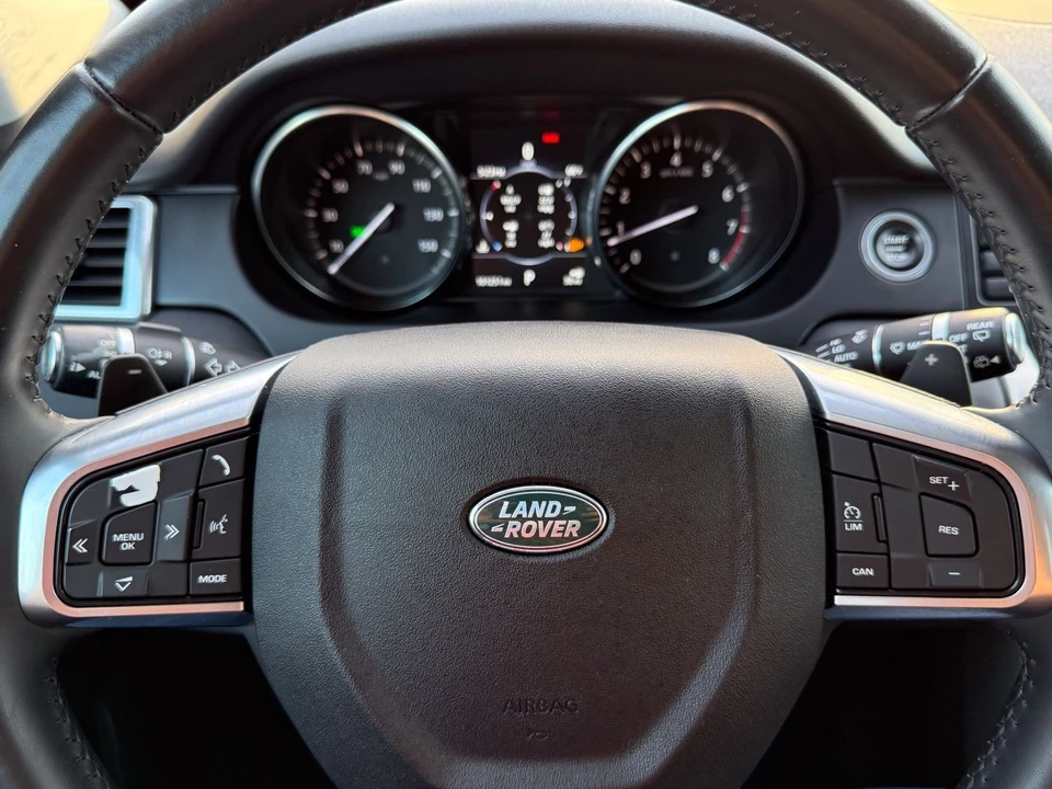 2017 Land Rover Discovery 5th Gen - Image 10 of 12