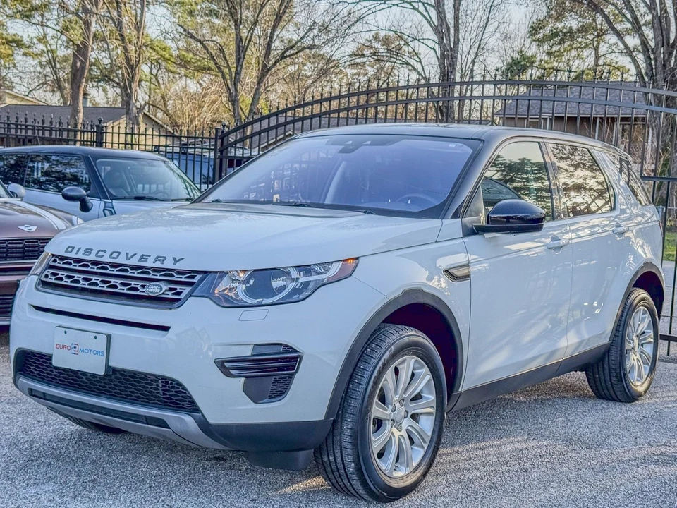 2017 Land Rover Discovery 5th Gen - Image 4 of 12