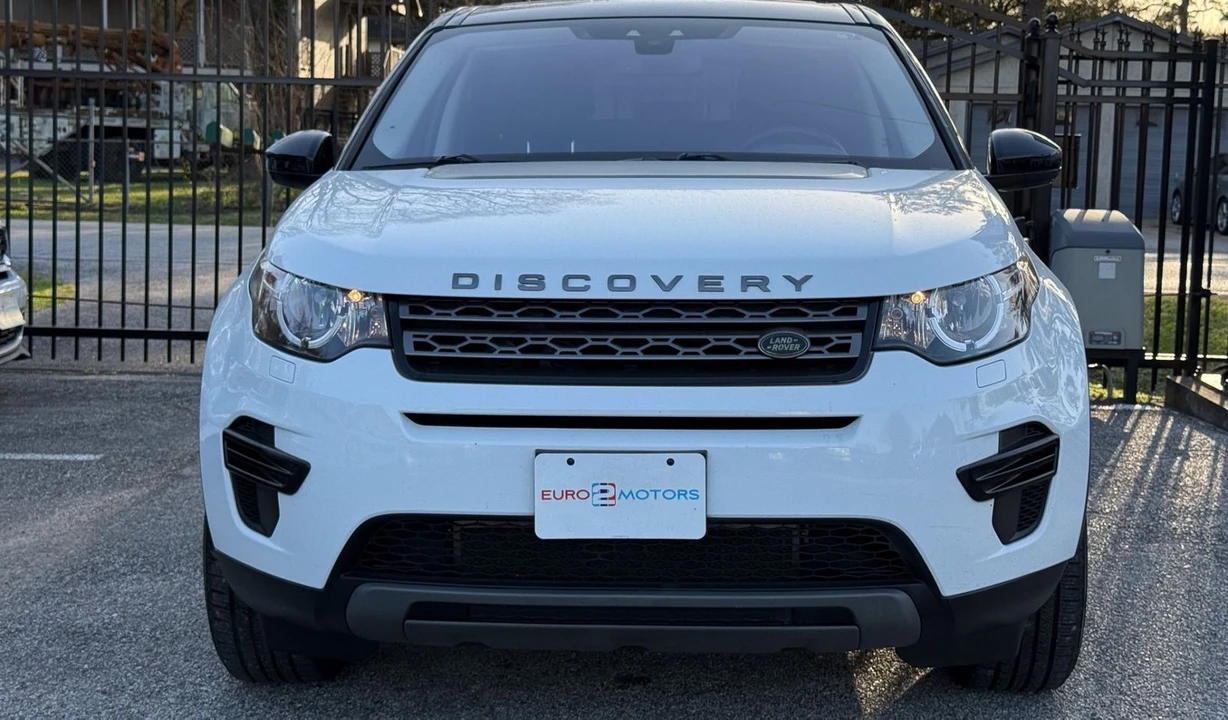 2017 Land Rover Discovery 5th Gen - Image 2 of 12