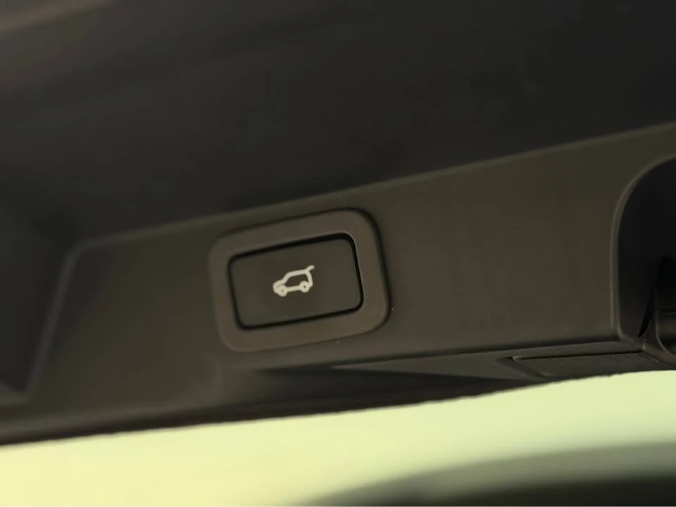 2017 Land Rover Range Rover L405 - Image 9 of 14