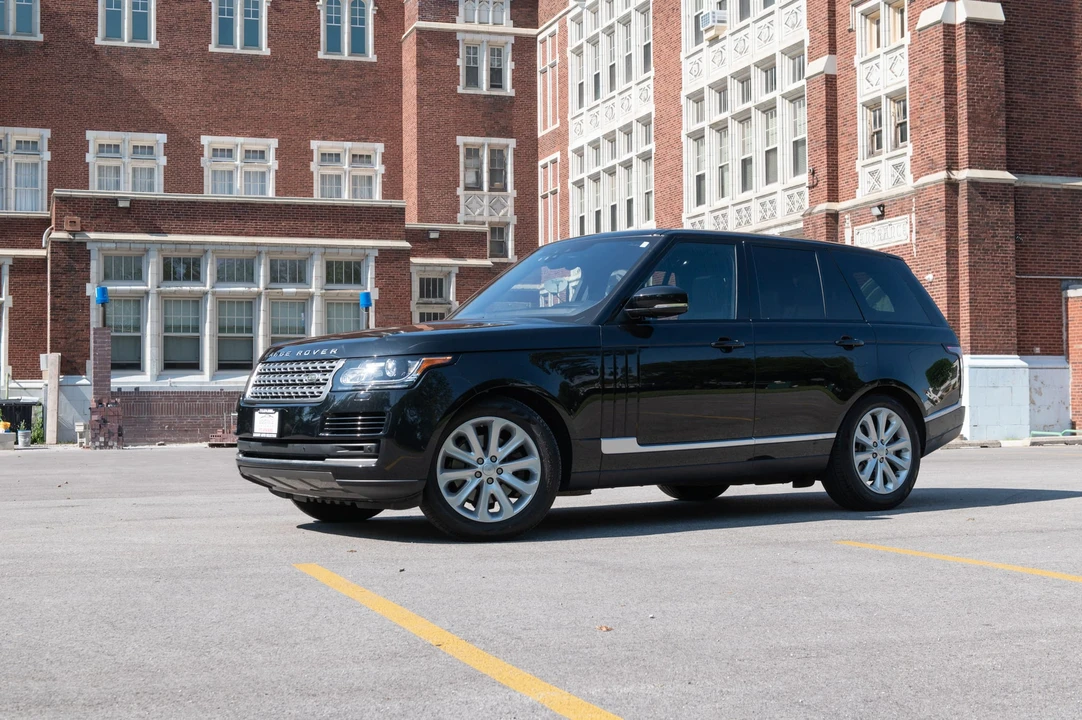 2017 Land Rover Range Rover L405 - Image 2 of 31