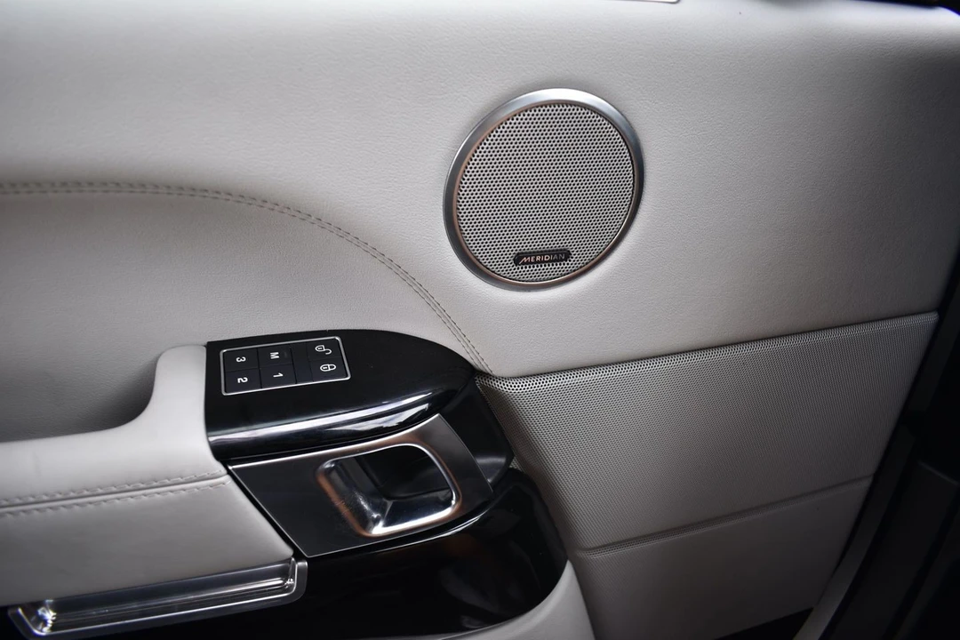 2017 Land Rover Range Rover L405 - Image 14 of 24