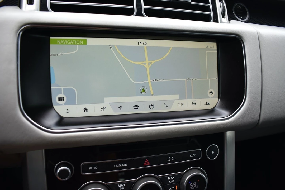 2017 Land Rover Range Rover L405 - Image 12 of 24