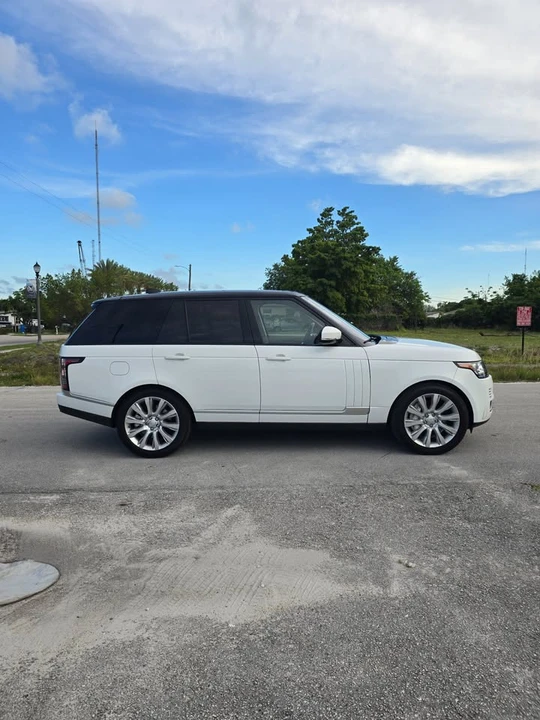 2017 Land Rover Range Rover L405 - Image 4 of 11