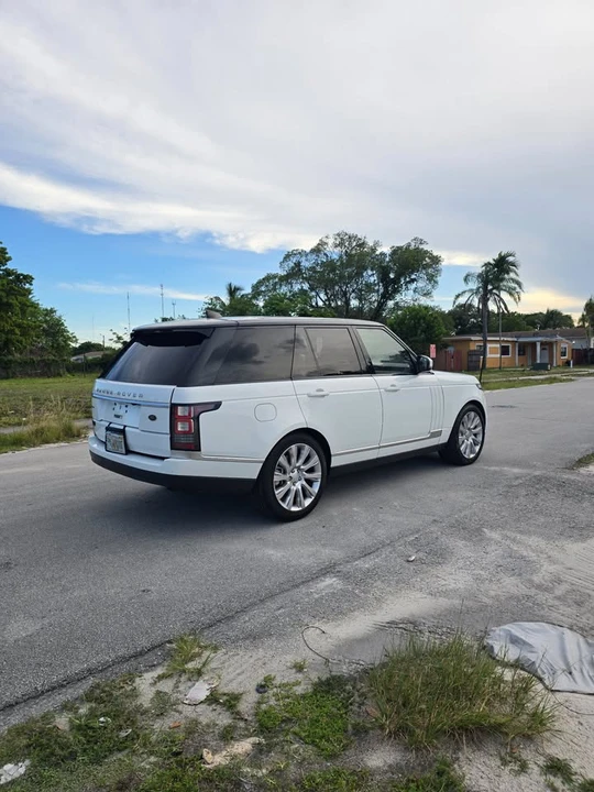 2017 Land Rover Range Rover L405 - Image 5 of 11
