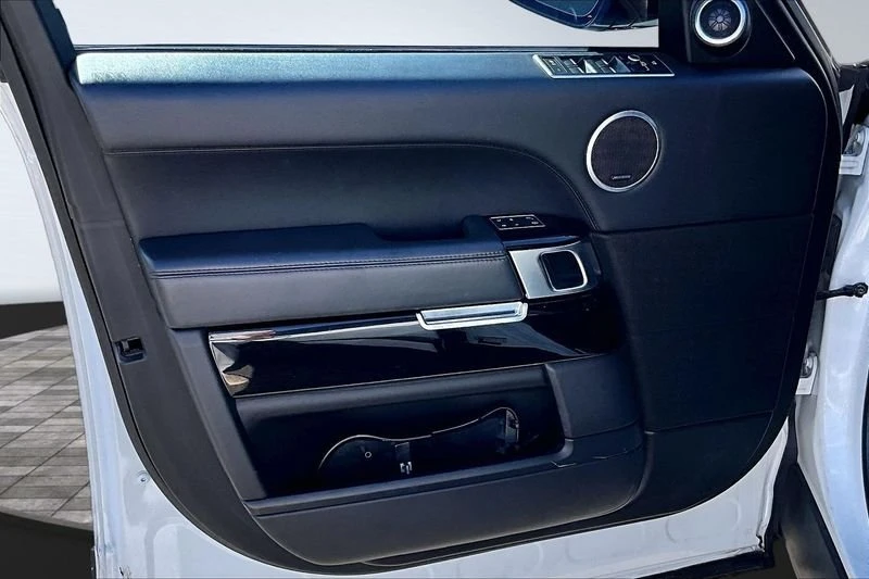 2017 Land Rover Range Rover L405 - Image 9 of 20